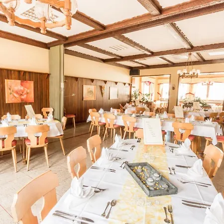 Hotel- Restaurant Zum Hirsch 3*